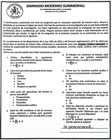 Estudiantes respondiendo encuesta inicial